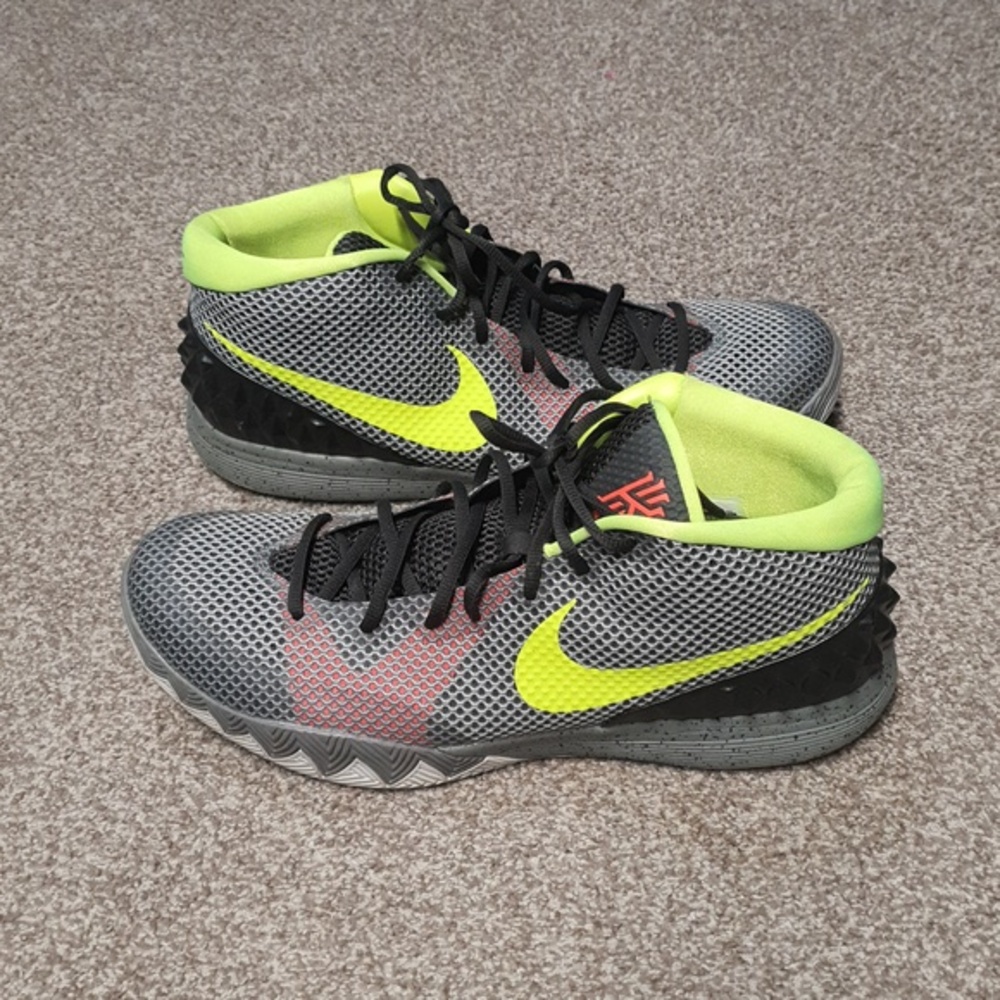 Nike Kyrie 1 "Wolf Grey" Basketball Sneakers Size 15 US Men